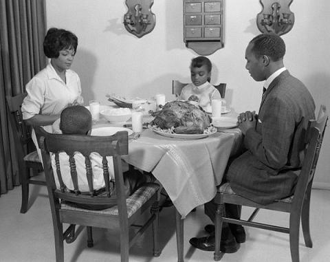 Photo originally from http://missretroblog.blogspot.com/2010/11/vintage-thanksgiving.html